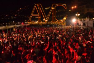 L'AMC è nato dall'idea di un gruppo di ragazzi già impegnati nell'organizzazione di eventi musicali in Costiera Amalfitana.